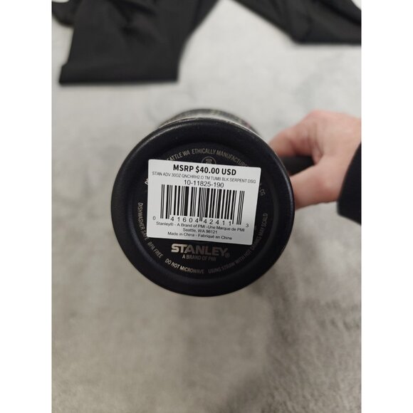 STANLEY x CALIA EXCLUSIVE 30oz/.88 L FlowState Quencher H2.0 Tumbler Blk Serpent - Picture 7 of 9